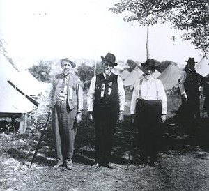 Union veterans at the 1913 Gettysburg reunion. Contrary to many images of veterans shaking hands over the proverbial bloody chasm, many veterans elected to spend their time with their comrades, not their former enemies. Courtesy of the Gettysburg National Military Park (2693), Gettysburg, Pennsylvania.