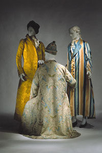 6. Banyans (ca. 1780). Figure on the left wears damask. Courtesy of the Metropolitan Museum of Art, New York, www.metmuseum.org.